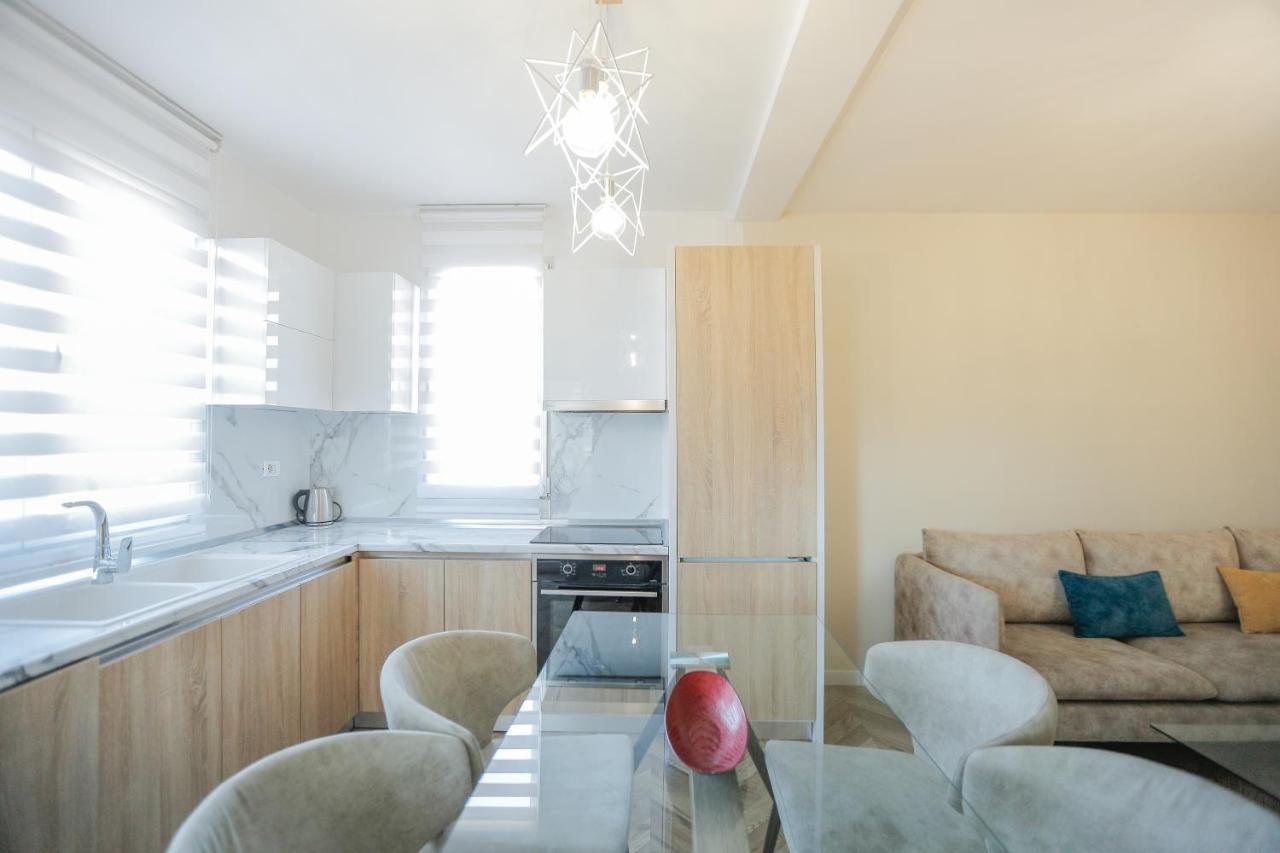 Miku Apartments-Luxury City View At Wilson Square Tirana Exterior photo