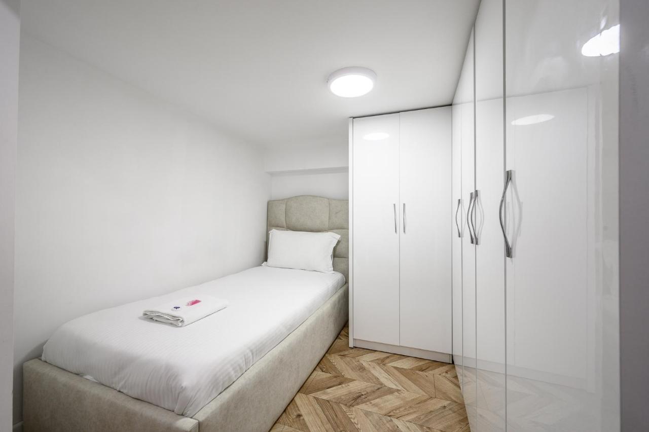 Miku Apartments-Luxury City View At Wilson Square Tirana Exterior photo
