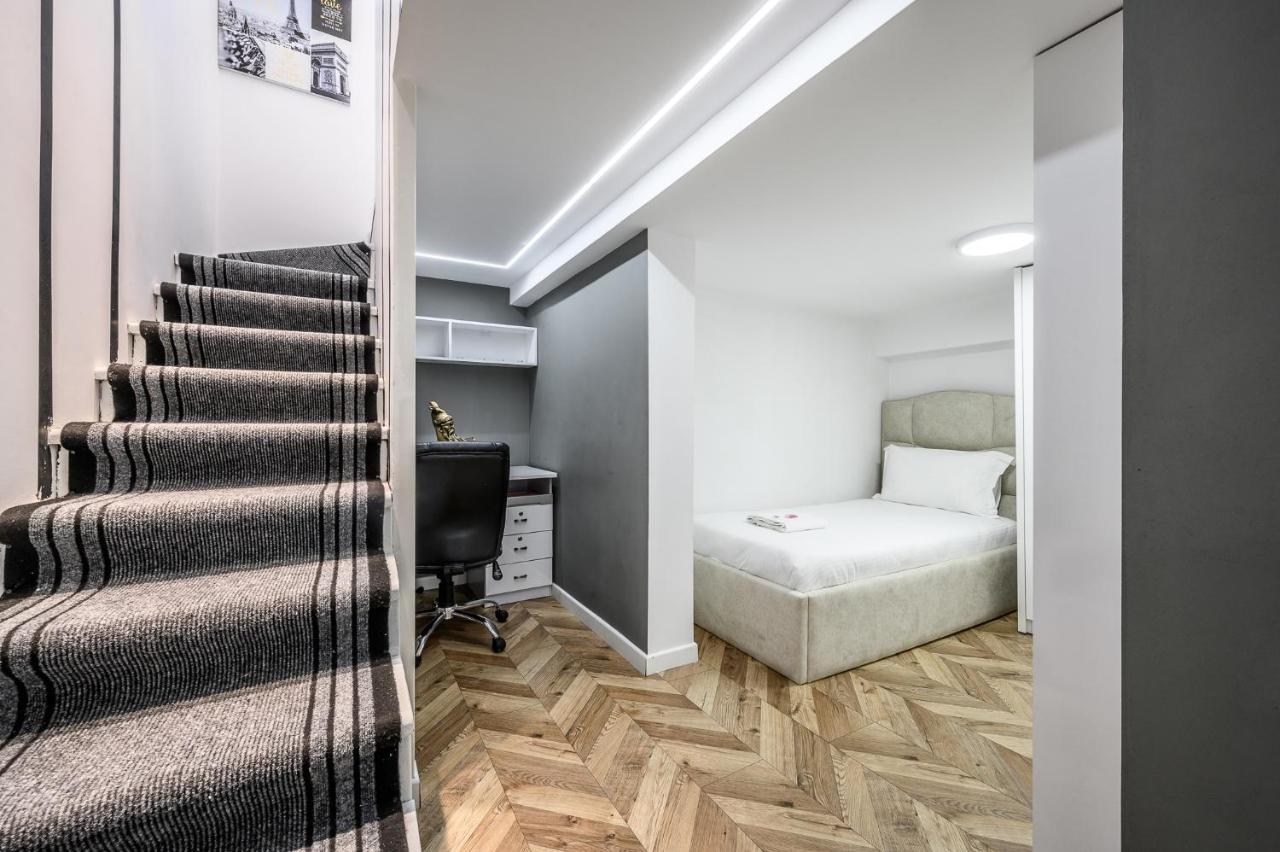 Miku Apartments-Luxury City View At Wilson Square Tirana Exterior photo