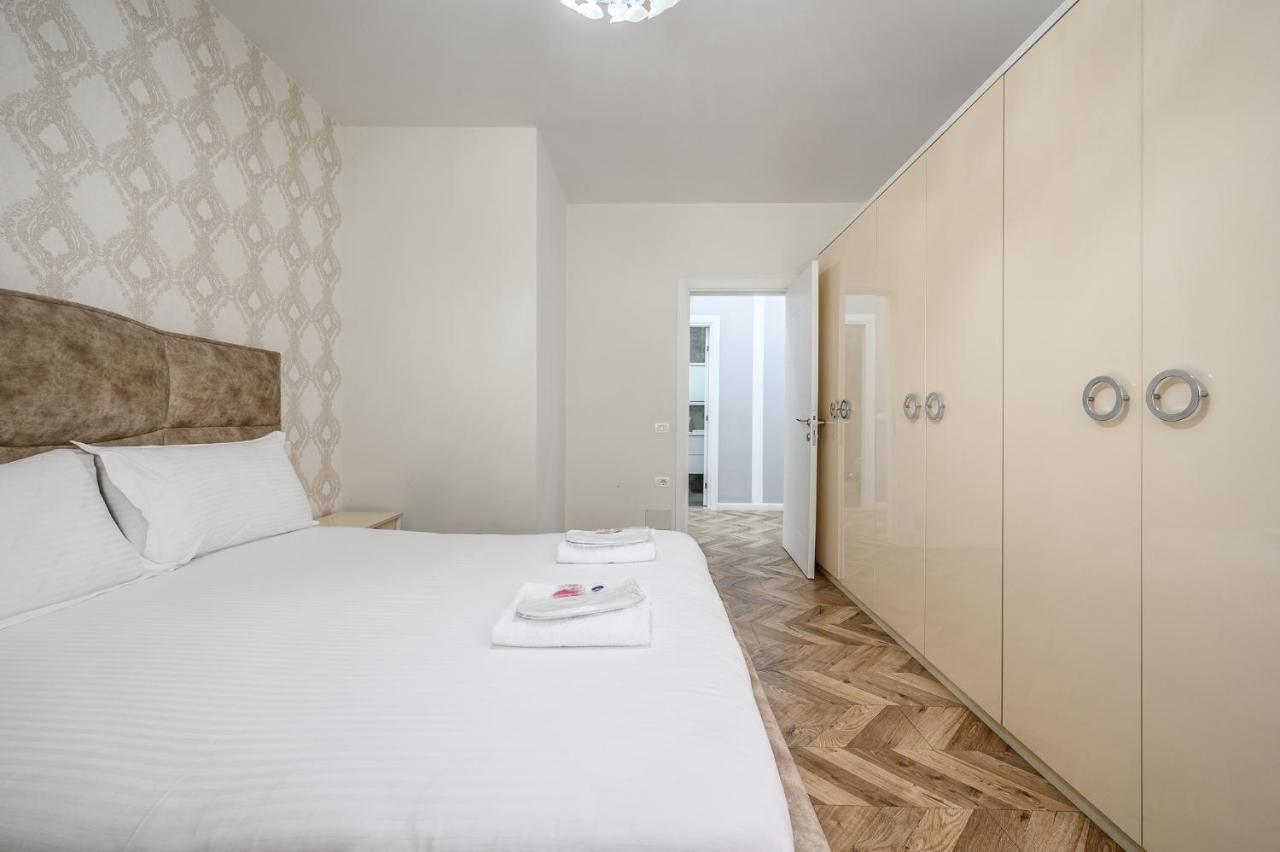 Miku Apartments-Luxury City View At Wilson Square Tirana Exterior photo